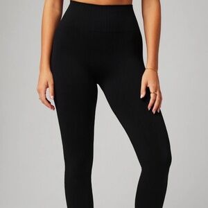 Seamless high-waisted line work